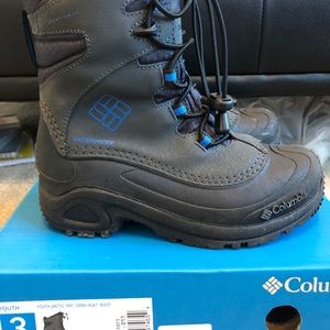Like new Columbia boys size 3 winter boots